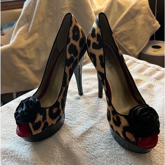 Guess Cheetah/Leopard Heels - Picture 2 of 4